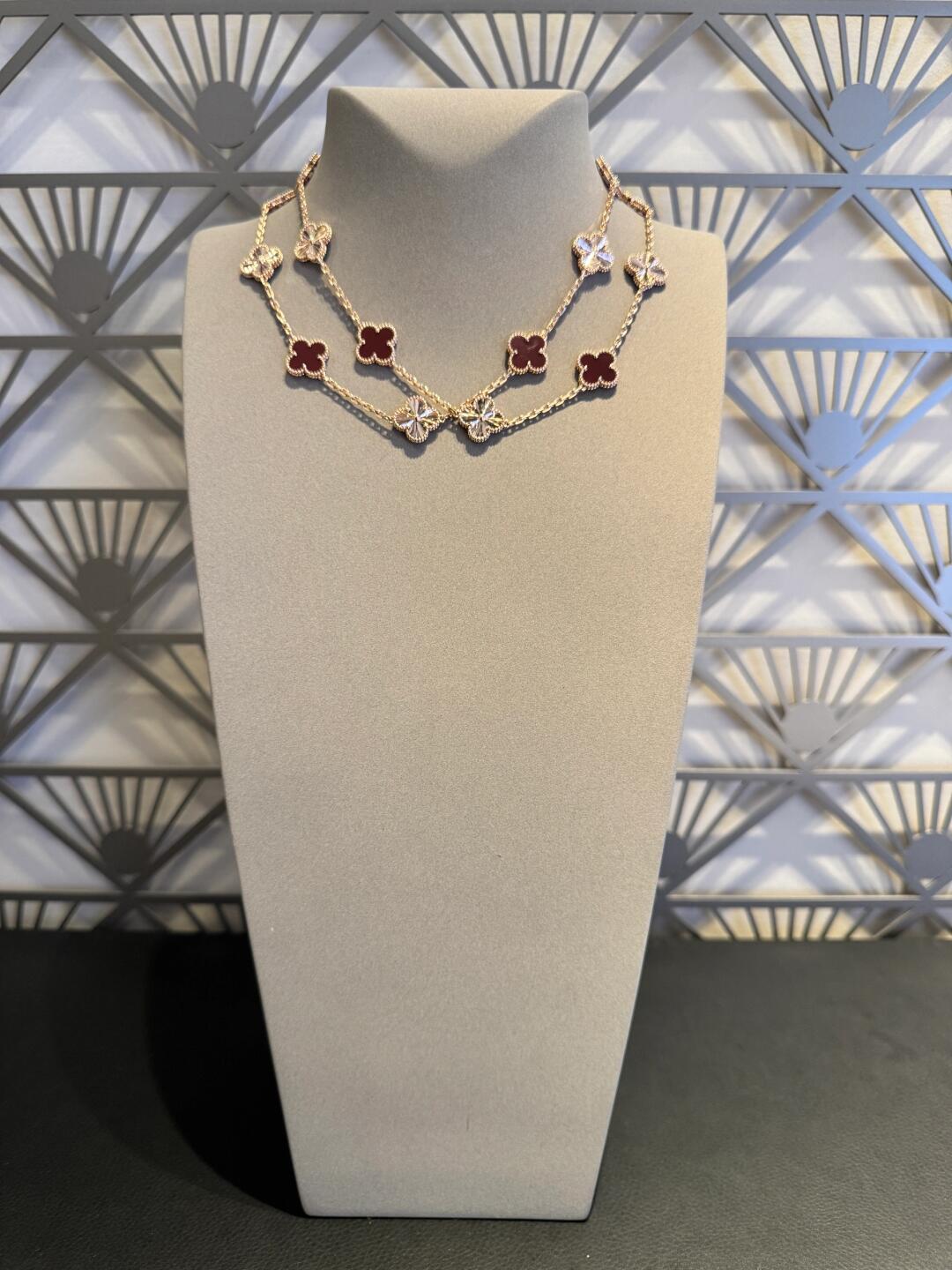 [Sophire Jewelry ]CLOVER 20 MOTIFS LASER CARNELIAN NECKLACE