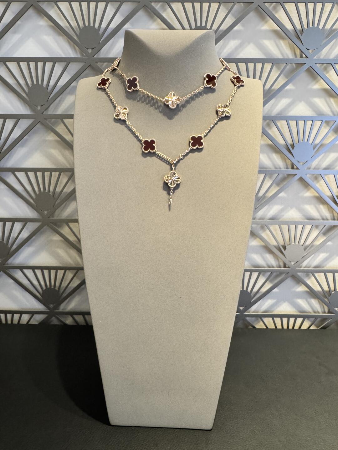 [Sophire Jewelry ]CLOVER 20 MOTIFS LASER CARNELIAN NECKLACE