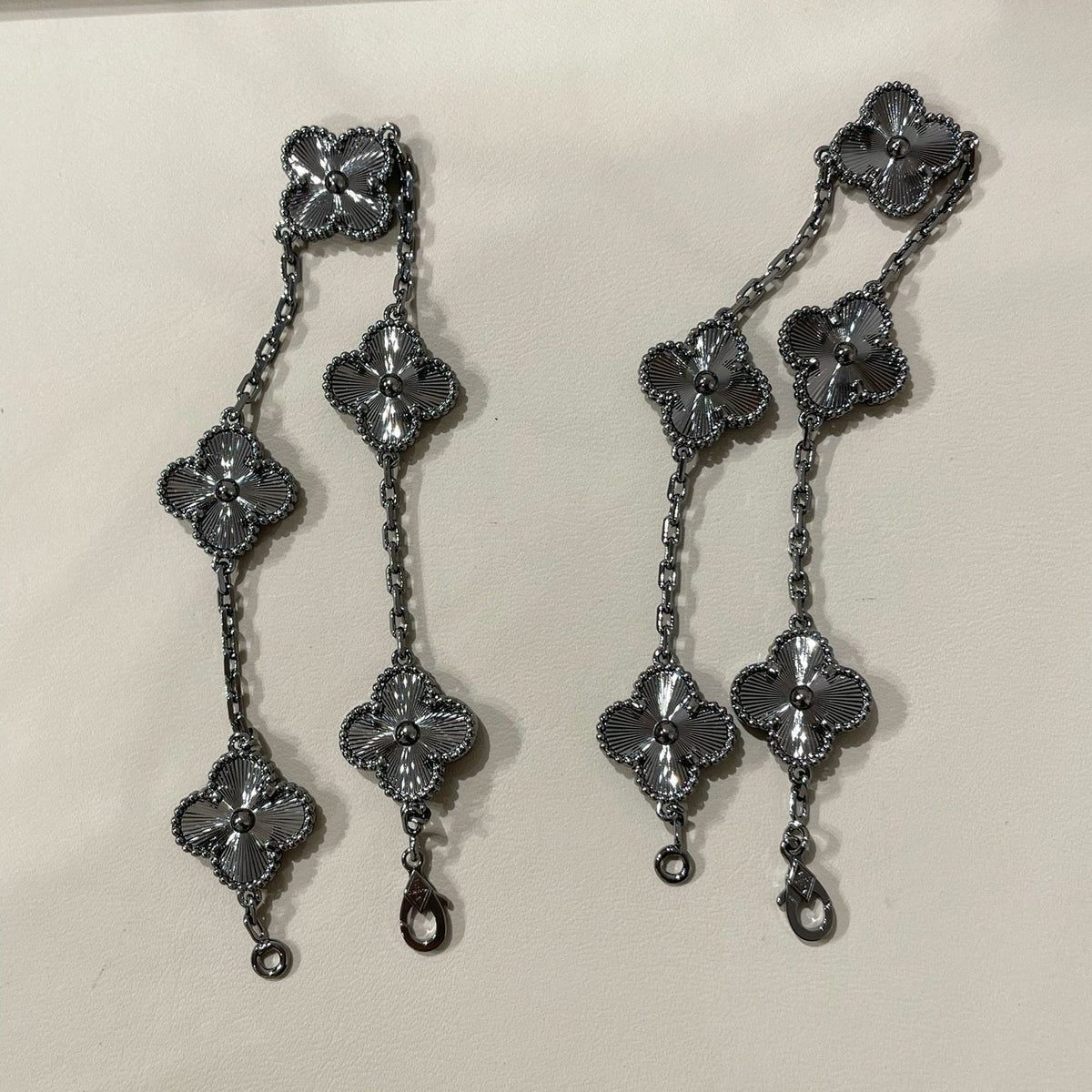 [Sophire Jewelry ]CLOVER 5 MOTIF BLACK BRACELET