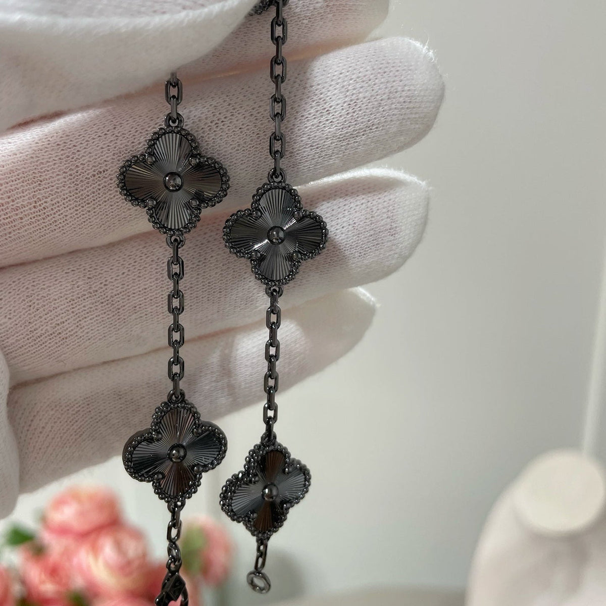 [Sophire Jewelry ]CLOVER 5 MOTIF BLACK BRACELET