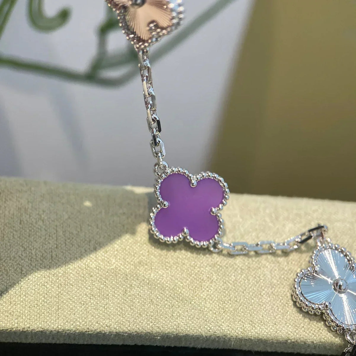 [Sophire Jewelry ] CLOVER 5 MOTIF VIOLET BRACELET COLLECTION