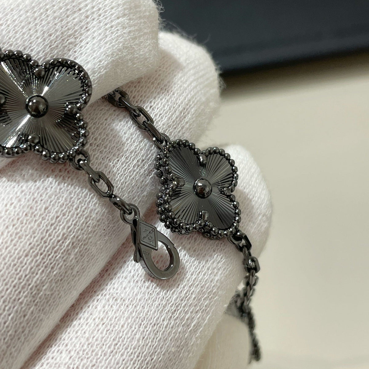 [Sophire Jewelry ]CLOVER 5 MOTIF BLACK BRACELET