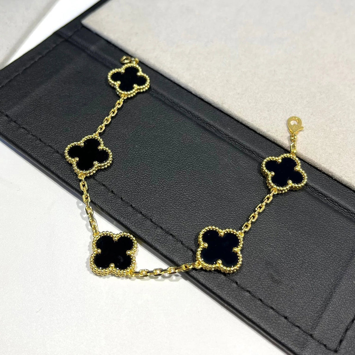 [Sophire Jewelry ] CLOVER 5 MOTIF ONYXS BRACELET COLLECTION
