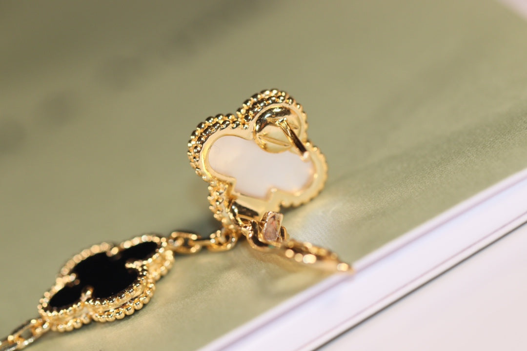 [Sophire Jewelry ]CLOVER EARRINGS GOLD ONYX MOP 3 MOTIF