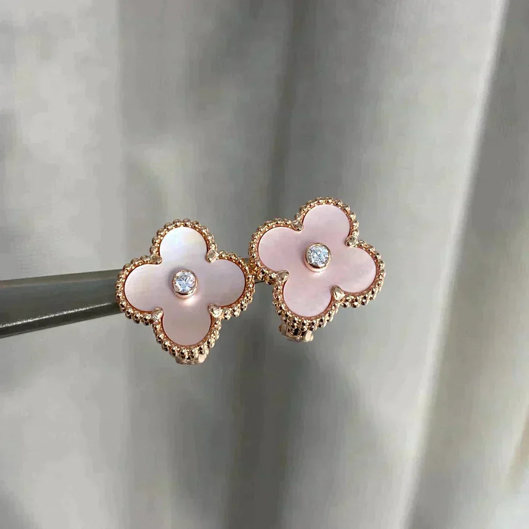 [Sophire Jewelry ]CLOVER MEDIUM 1 MOTIFS  PINK MOP DIAMOND EARRINGS