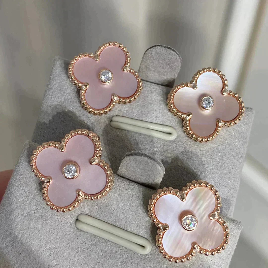 [Sophire Jewelry ]CLOVER MEDIUM 1 MOTIFS  PINK MOP DIAMOND EARRINGS