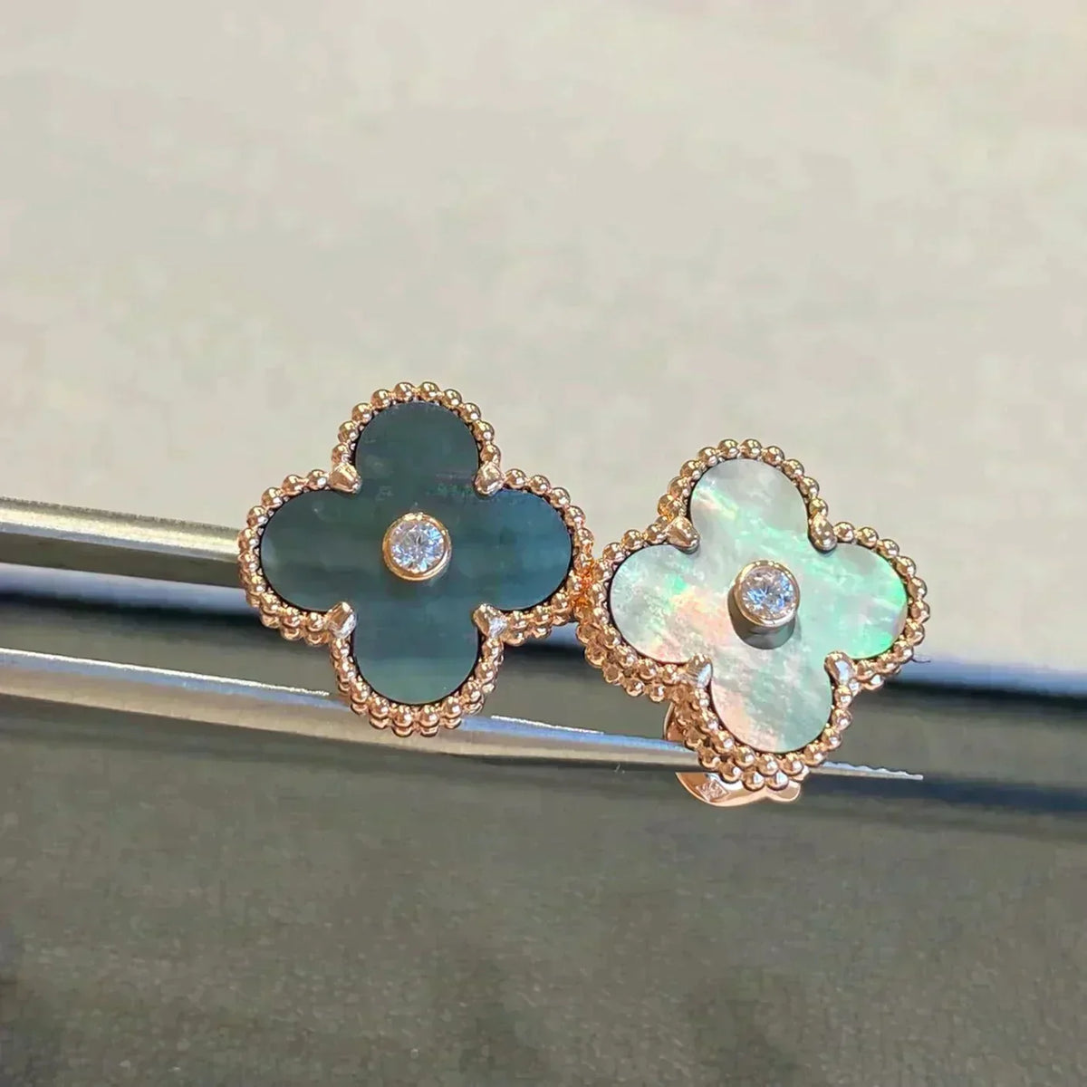 [Sophire Jewelry ]CLOVER MEDIUM 1 MOTIFS GRAY MOP  DIAMOND EARRINGS