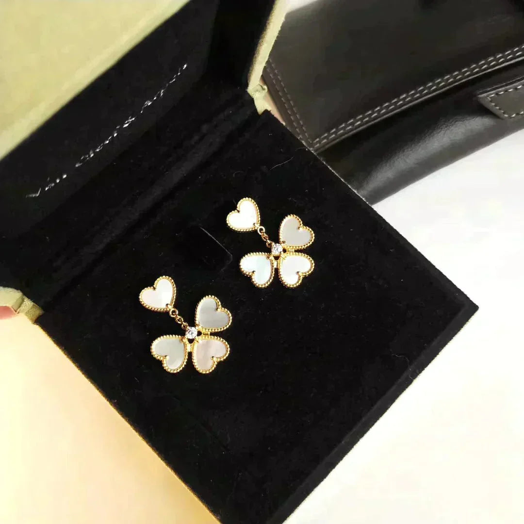 [Sophire Jewelry ]CLOVER SWEET WHITE MOP EARRINGS