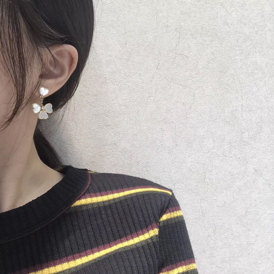 [Sophire Jewelry ]CLOVER SWEET WHITE MOP EARRINGS