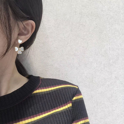 [Sophire Jewelry ]CLOVER SWEET WHITE MOP EARRINGS