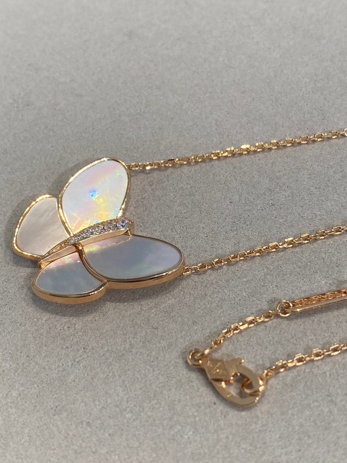 [Sophire Jewelry ]BUTTERFLY GOLD MOP DIAMOND NECKLACE