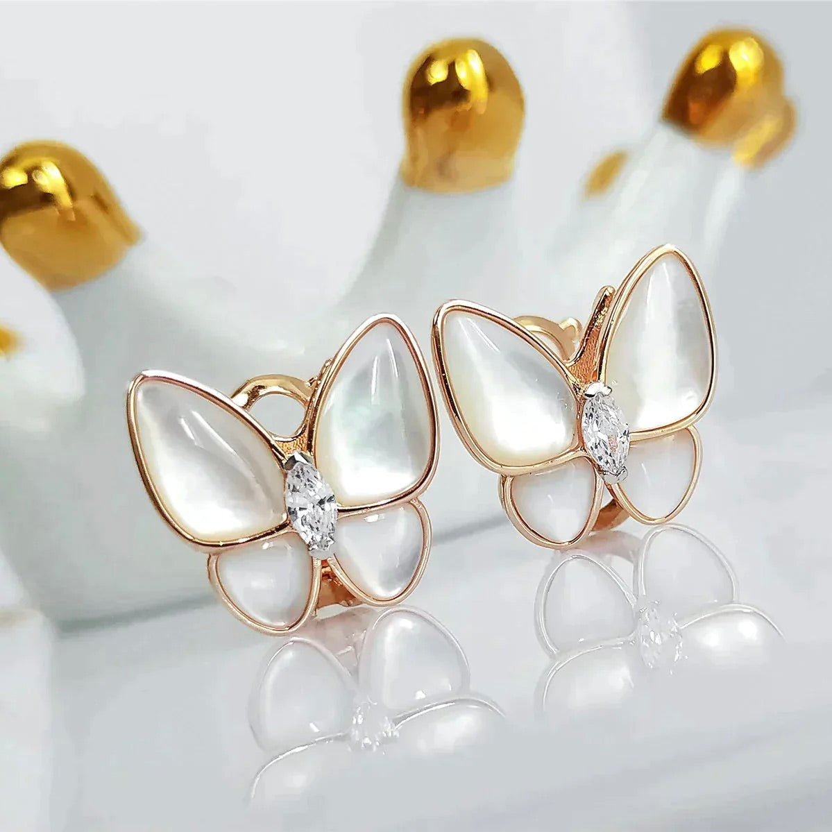 [Sophire Jewelry ]BUTTERFLY MOP DIAMOND EARRINGS