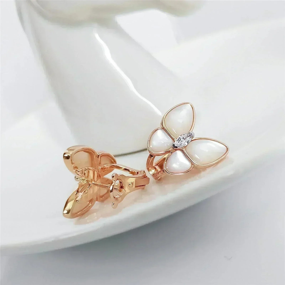 [Sophire Jewelry ]BUTTERFLY MOP DIAMOND EARRINGS