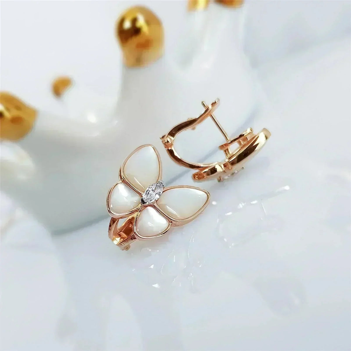 [Sophire Jewelry ]BUTTERFLY MOP DIAMOND EARRINGS