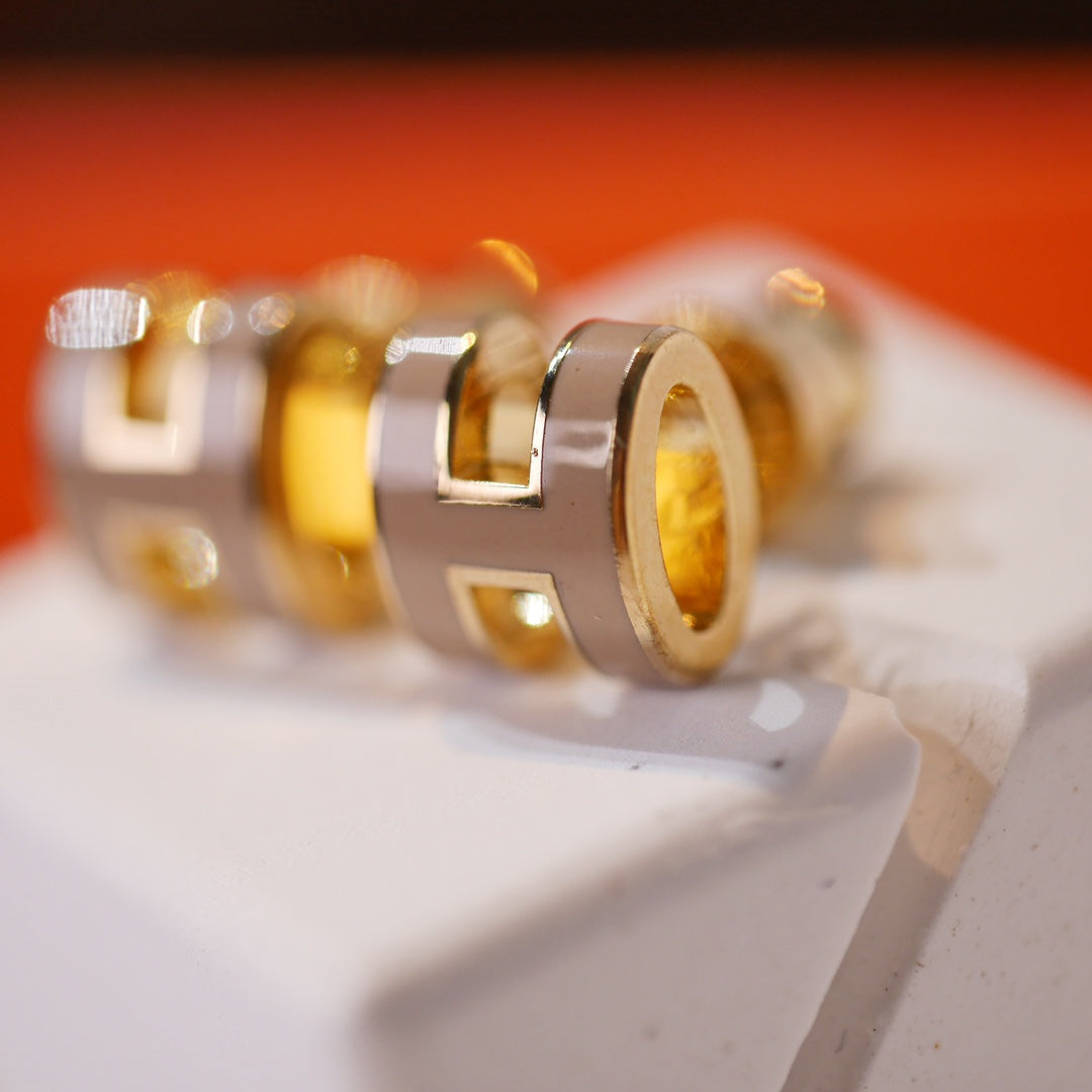 [Sophire Jewelry ]MINI POP H GOLD EARRINGS GREY