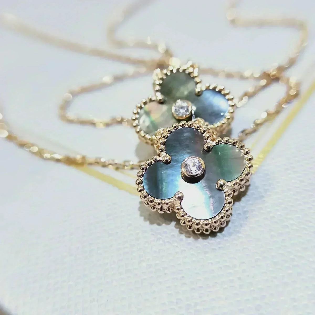 [Sophire Jewelry ]CLOVER 15MM DIAMOND AND MOTHER-OF-GREY NECKLACE