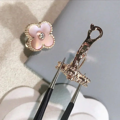 [Sophire Jewelry ]CLOVER MEDIUM 1 MOTIFS  PINK MOP DIAMOND EARRINGS
