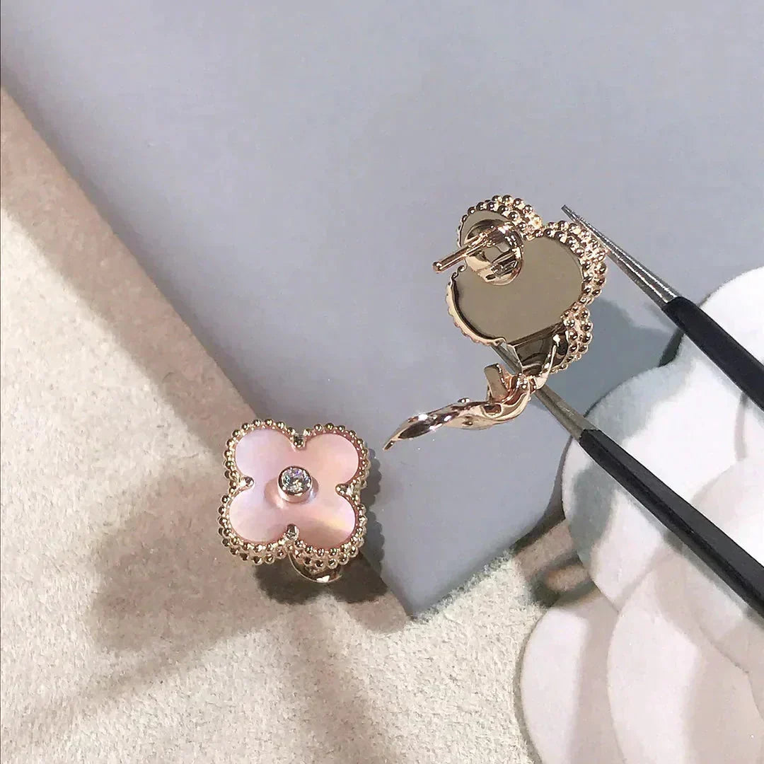 [Sophire Jewelry ]CLOVER MEDIUM 1 MOTIFS  PINK MOP DIAMOND EARRINGS
