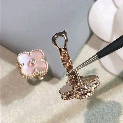 [Sophire Jewelry ]CLOVER MEDIUM 1 MOTIFS  PINK MOP DIAMOND EARRINGS