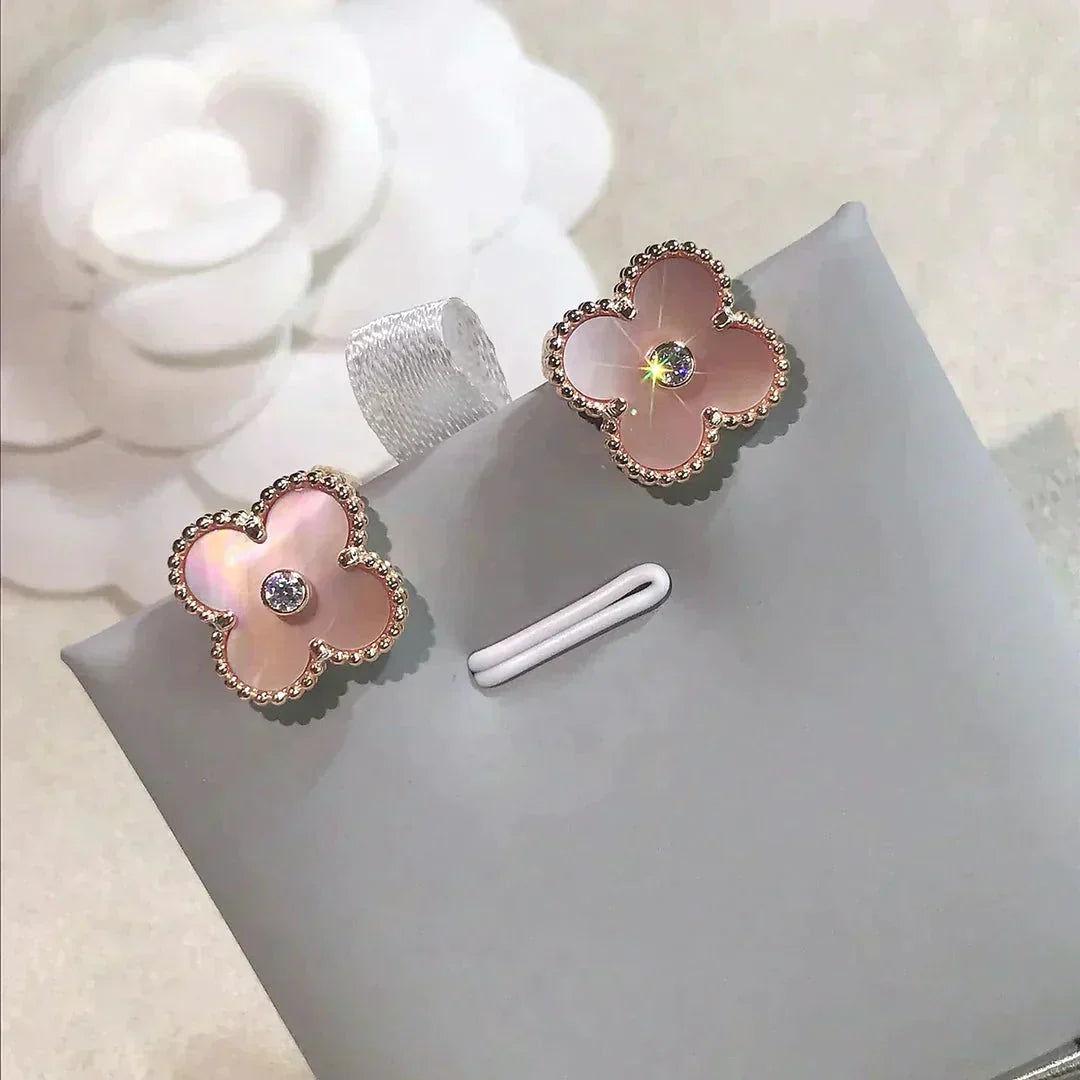 [Sophire Jewelry ]CLOVER MEDIUM 1 MOTIFS  PINK MOP DIAMOND EARRINGS