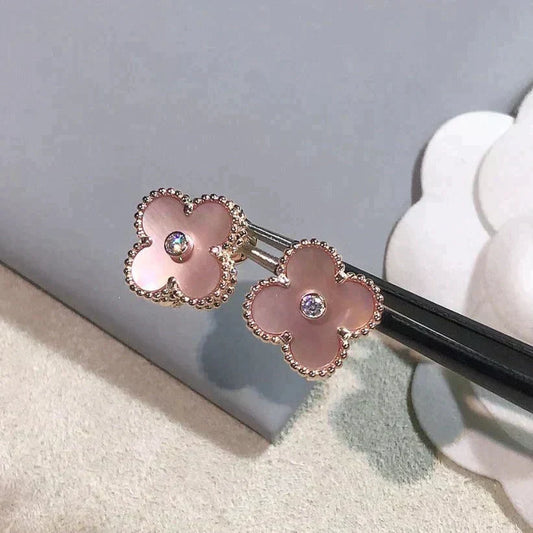 [Sophire Jewelry ]CLOVER MEDIUM 1 MOTIFS  PINK MOP DIAMOND EARRINGS