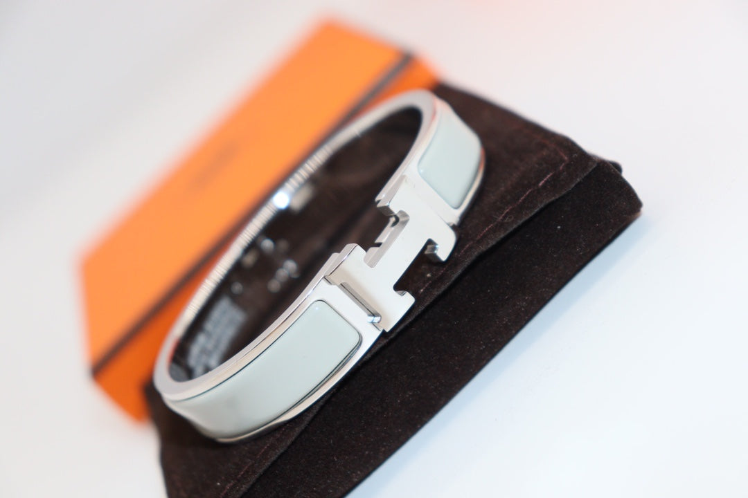 [Sophire Jewelry ]H LIGHT BLUE BRACELET
