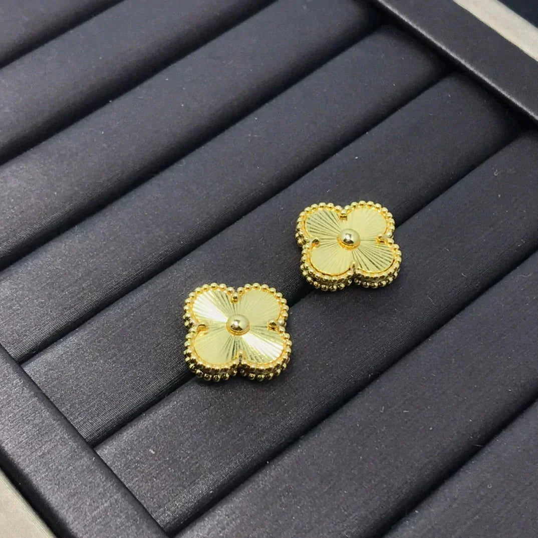[Sophire Jewelry ]CLOVER MINI 9.5MM LASER EARRINGS