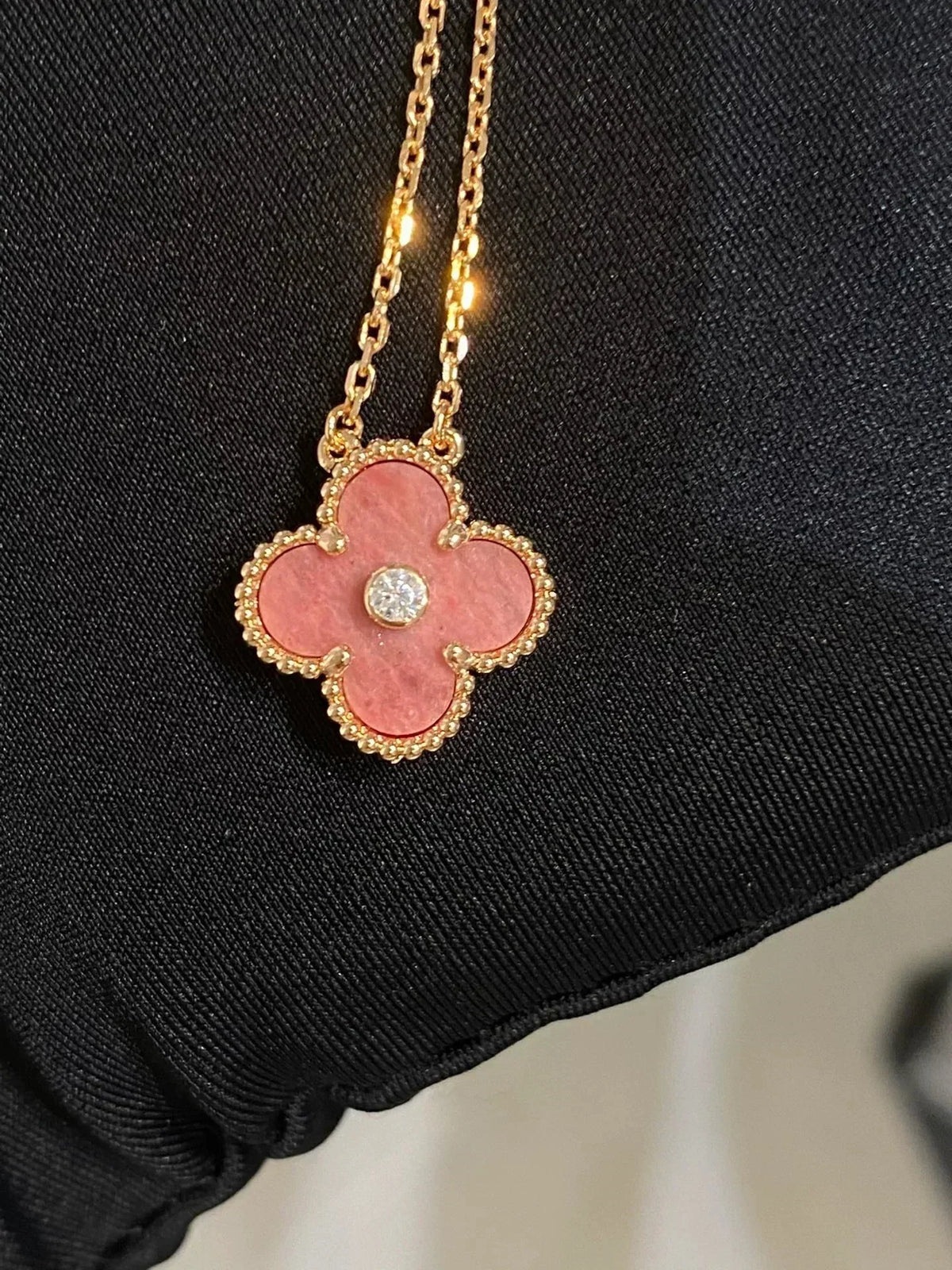 [Sophire Jewelry ]CLOVER 15MM DIAMOND RHODONITE NECKLACE