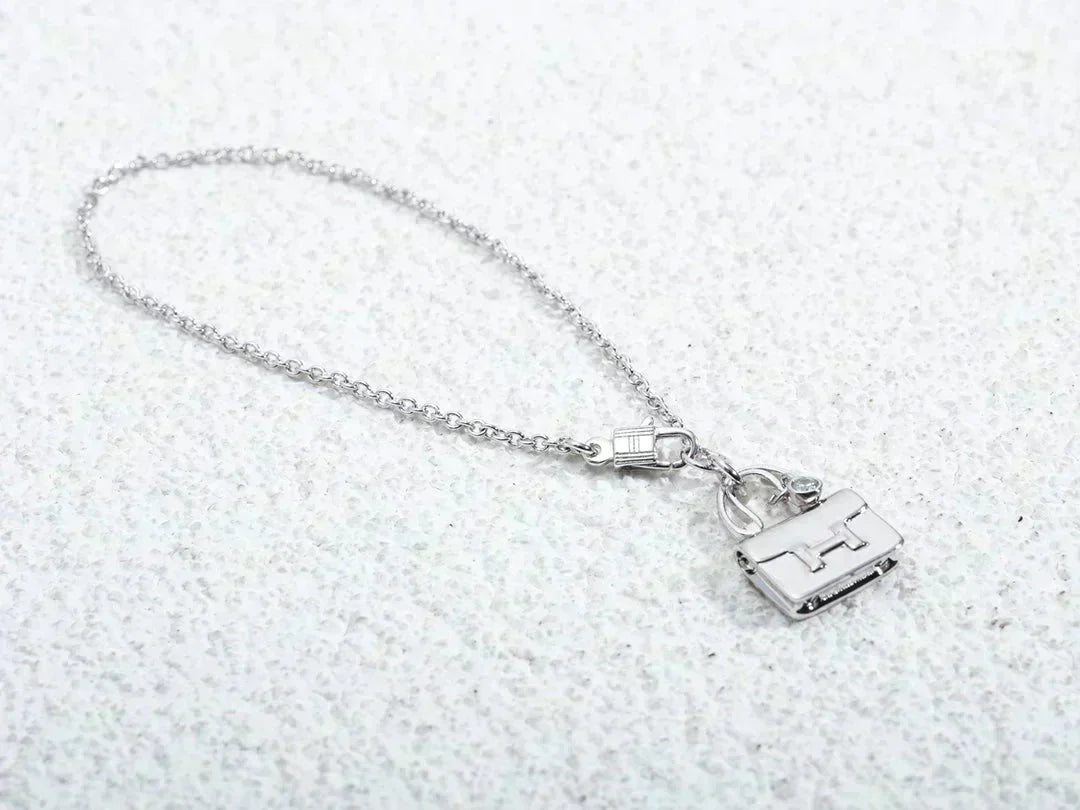 [Sophire Jewelry ]AMULETTE PEDANT SILVER NECKLACE