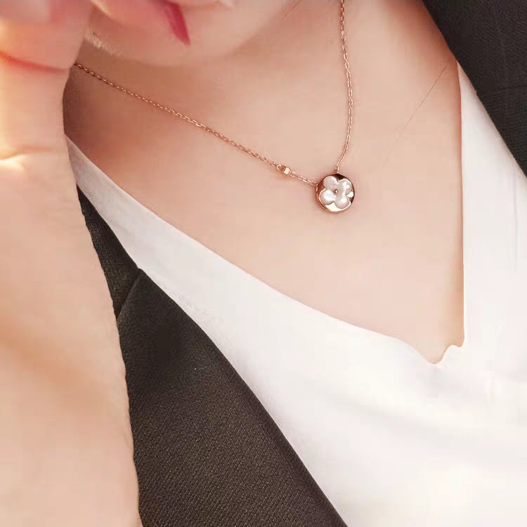 [Sophire Jewelry ]SUN MOP GOLD 1 DIAMOND NECKLACE
