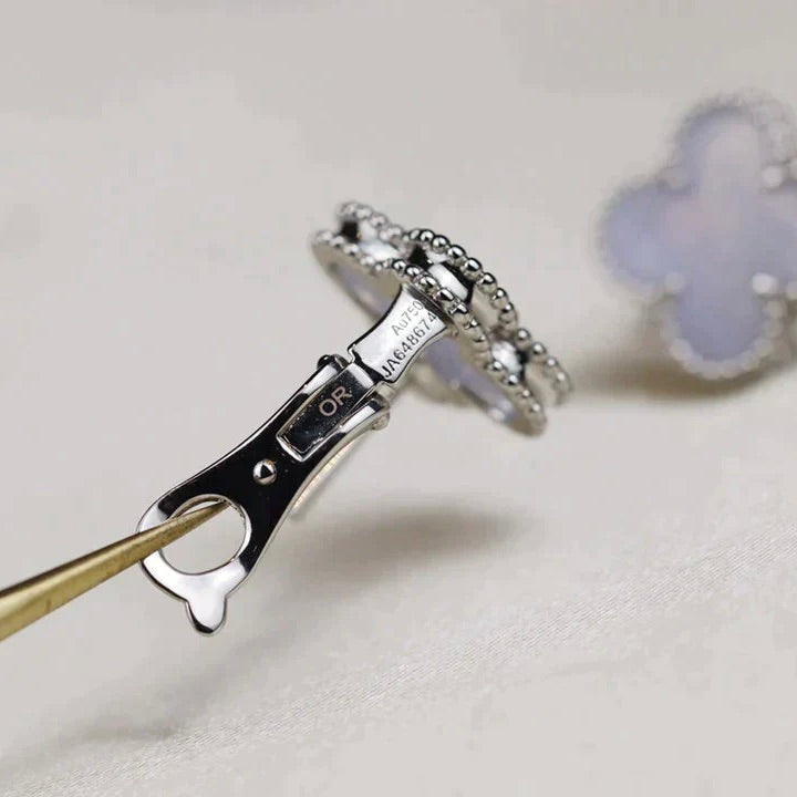 [Sophire Jewelry ]CLOVER MEDIUM 1 MOTIFS  WHITE MOP EARRINGS SILVER