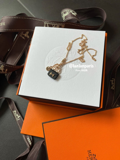 [Sophire Jewelry ]CONSTANCE BLACK PEDANT PINK GOLD NECKLACE
