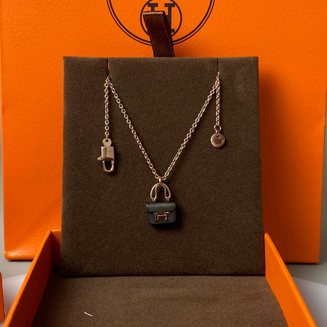 [Sophire Jewelry ]CONSTANCE BLACK PEDANT PINK GOLD NECKLACE