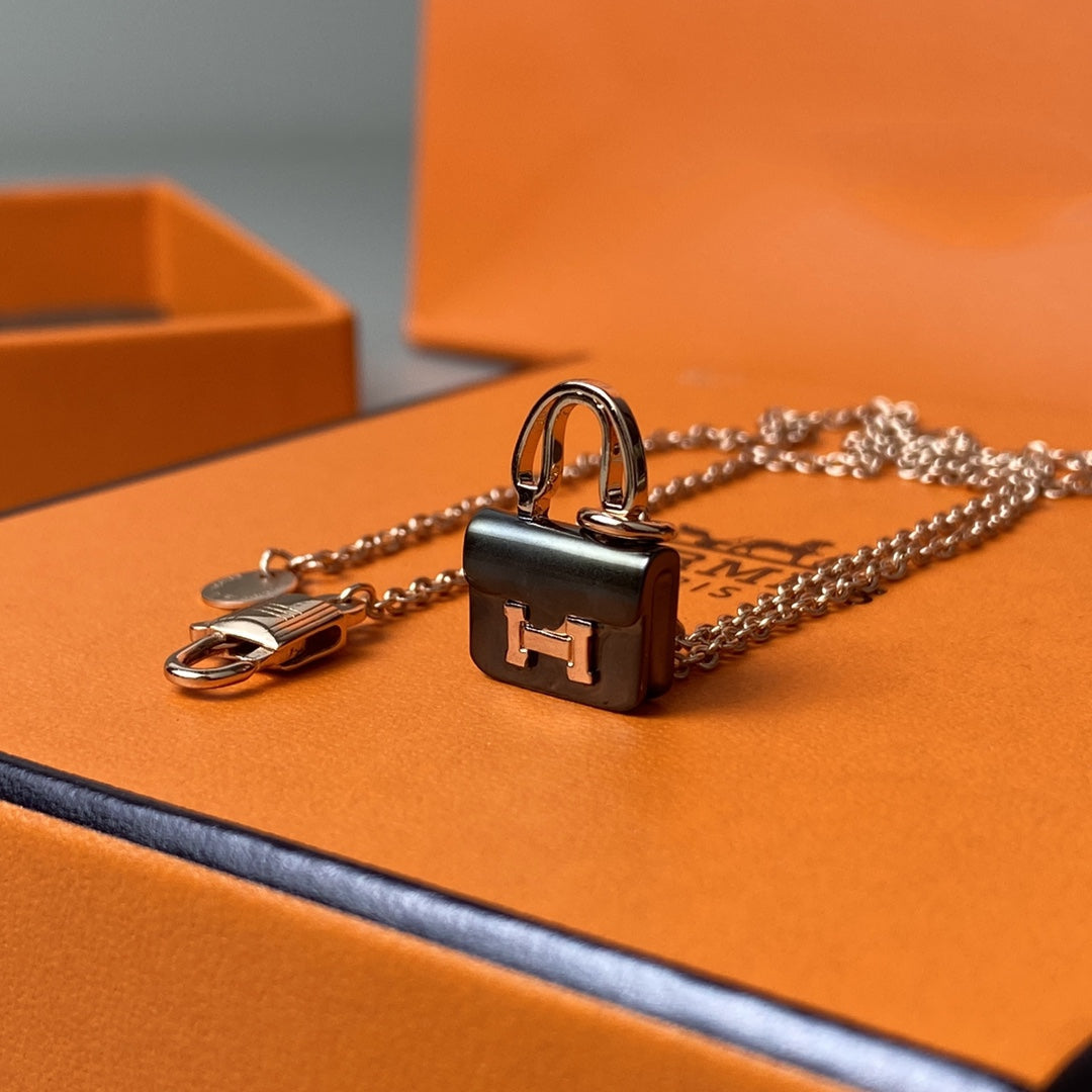 [Sophire Jewelry ]CONSTANCE BLACK PEDANT PINK GOLD NECKLACE