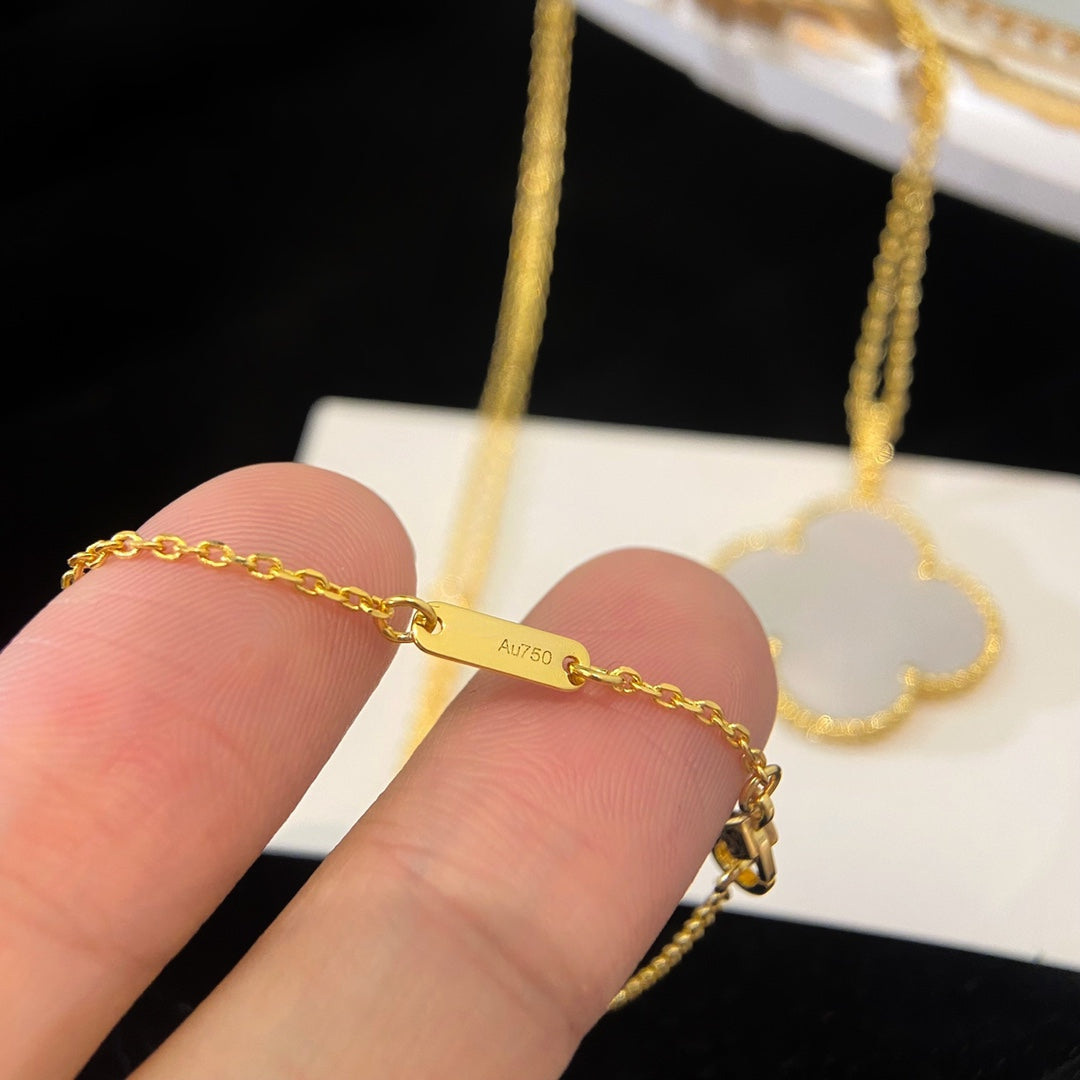 [Sophire Jewelry ]CLOVER 25MM MOP LARGE PENDANT NECKLACE