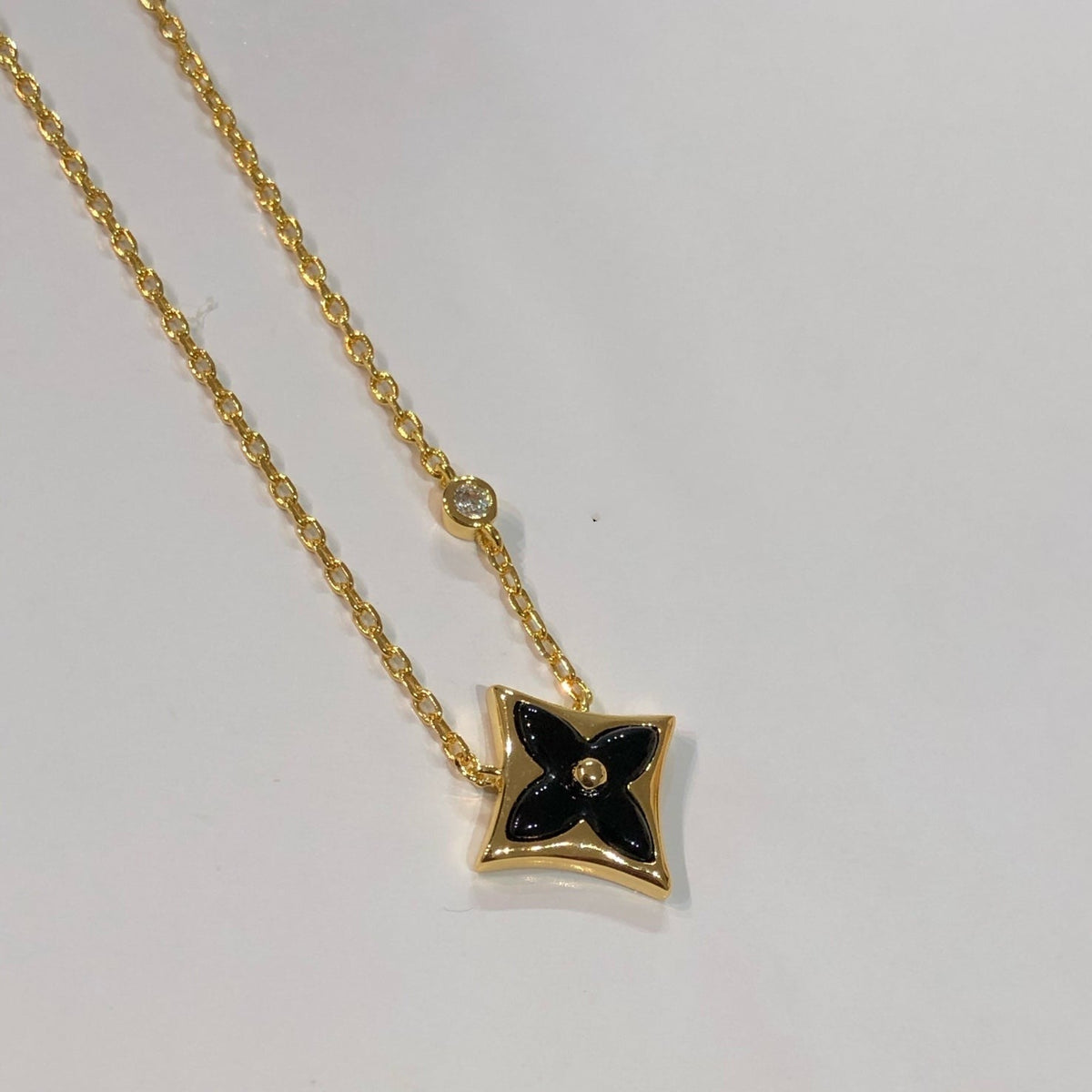 [Sophire Jewelry ]STAR BLACK MOP NECKLACE