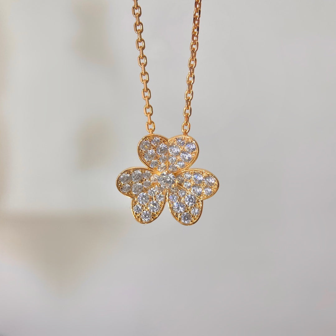[Sophire Jewelry ]FLOWER DIAMOND NECKLACE
