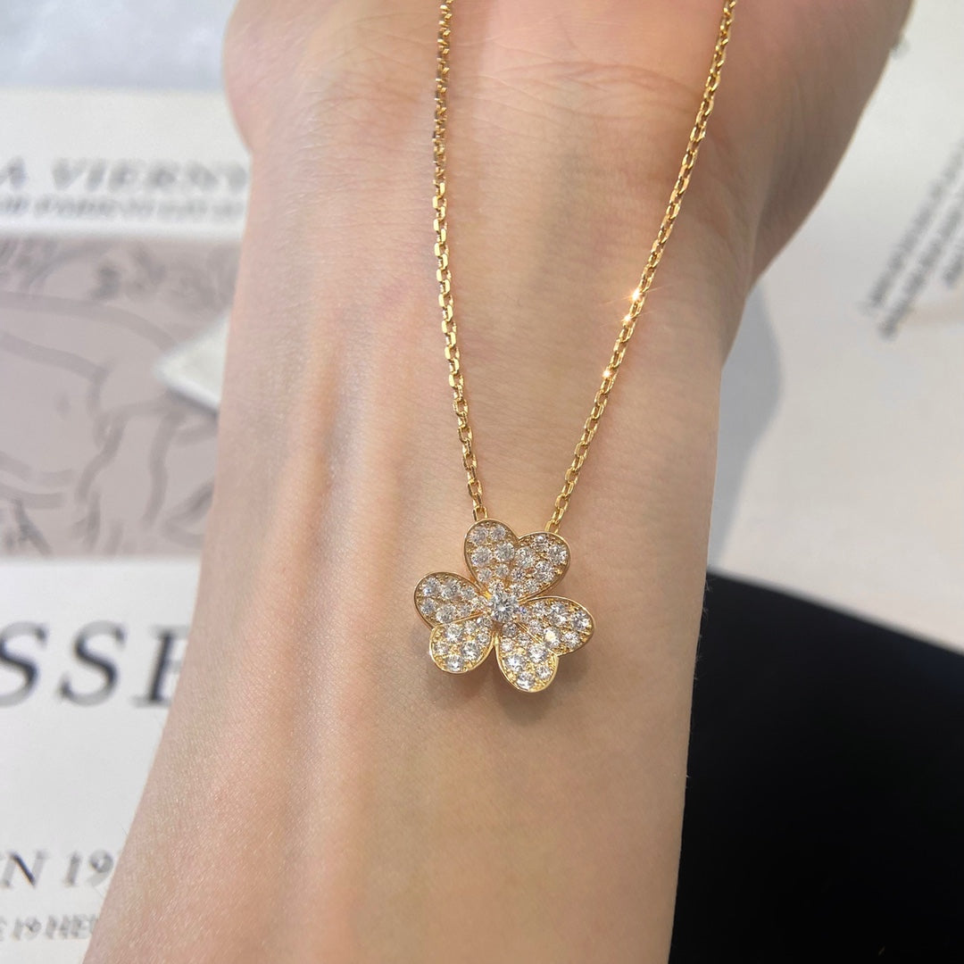 [Sophire Jewelry ]FLOWER DIAMOND NECKLACE