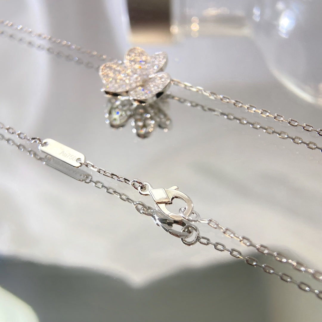 [Sophire Jewelry ]FLOWER DIAMOND NECKLACE