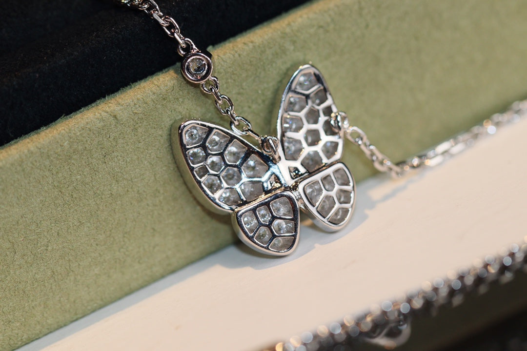 [Sophire Jewelry ]BUTTERFLY DIAMOND NECKLACE