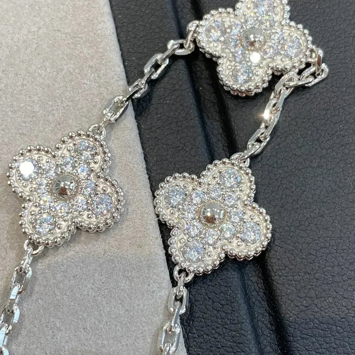 [Sophire Jewelry ] CLOVER 5 MOTIF FULL DIAMOND BRACELET COLLECTION