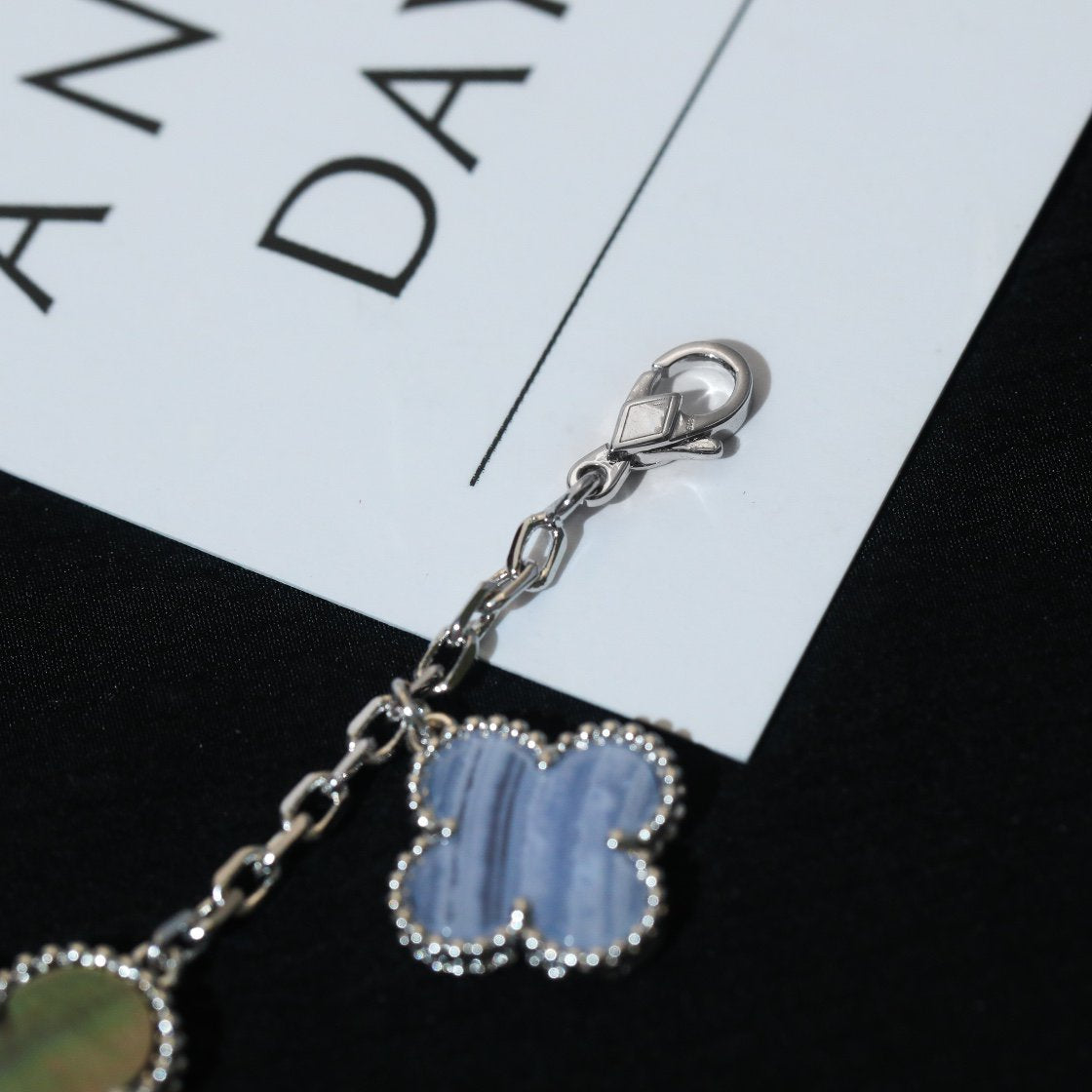 [Sophire Jewelry ]CLOVER BRACELET 5 MOTIFS MOP CHALCEDONY SILVER