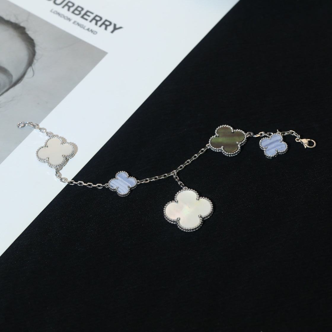 [Sophire Jewelry ]CLOVER BRACELET 5 MOTIFS MOP CHALCEDONY SILVER