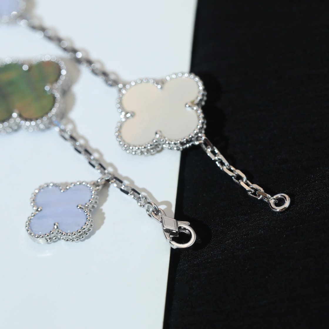 [Sophire Jewelry ]CLOVER BRACELET 5 MOTIFS MOP CHALCEDONY SILVER