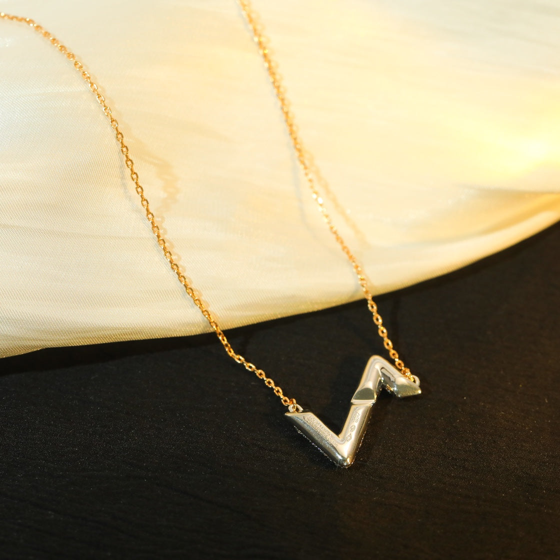 [Sophire Jewelry ]VOLT SILVER DIAMOND PEDANT NECKLACE