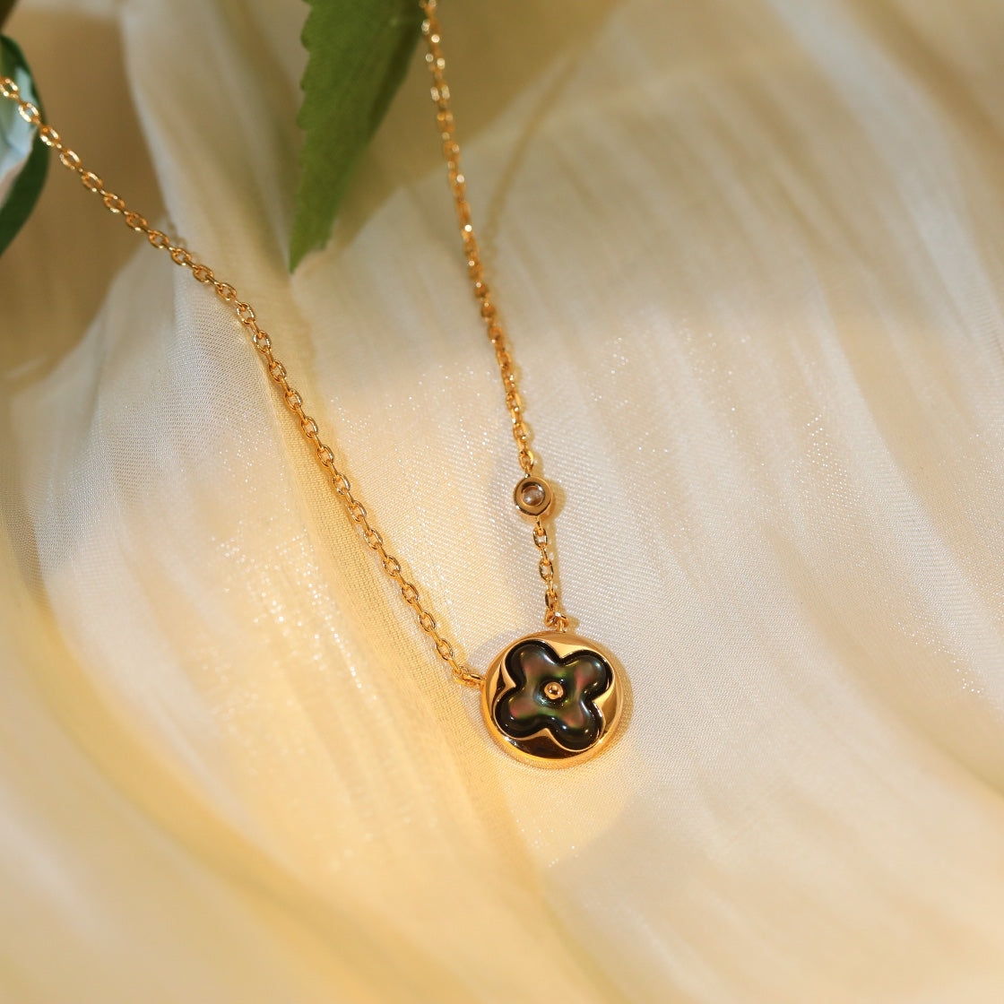 [Sophire Jewelry ]SUN PEDANT PINK GOLD 1 DIAMOND NECKLACE