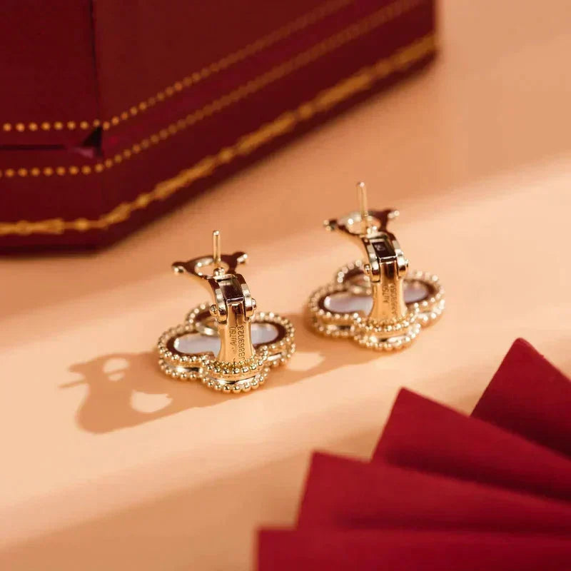 [Sophire Jewelry ]CLOVER MEDIUM 1 MOTIFS  WHITE MOP STUD EARRINGS