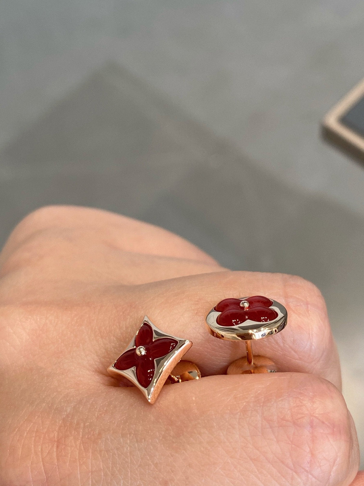 [Sophire Jewelry ]STAR AND SUN PINK GOLD CARNELIAN STUD EARRINGS