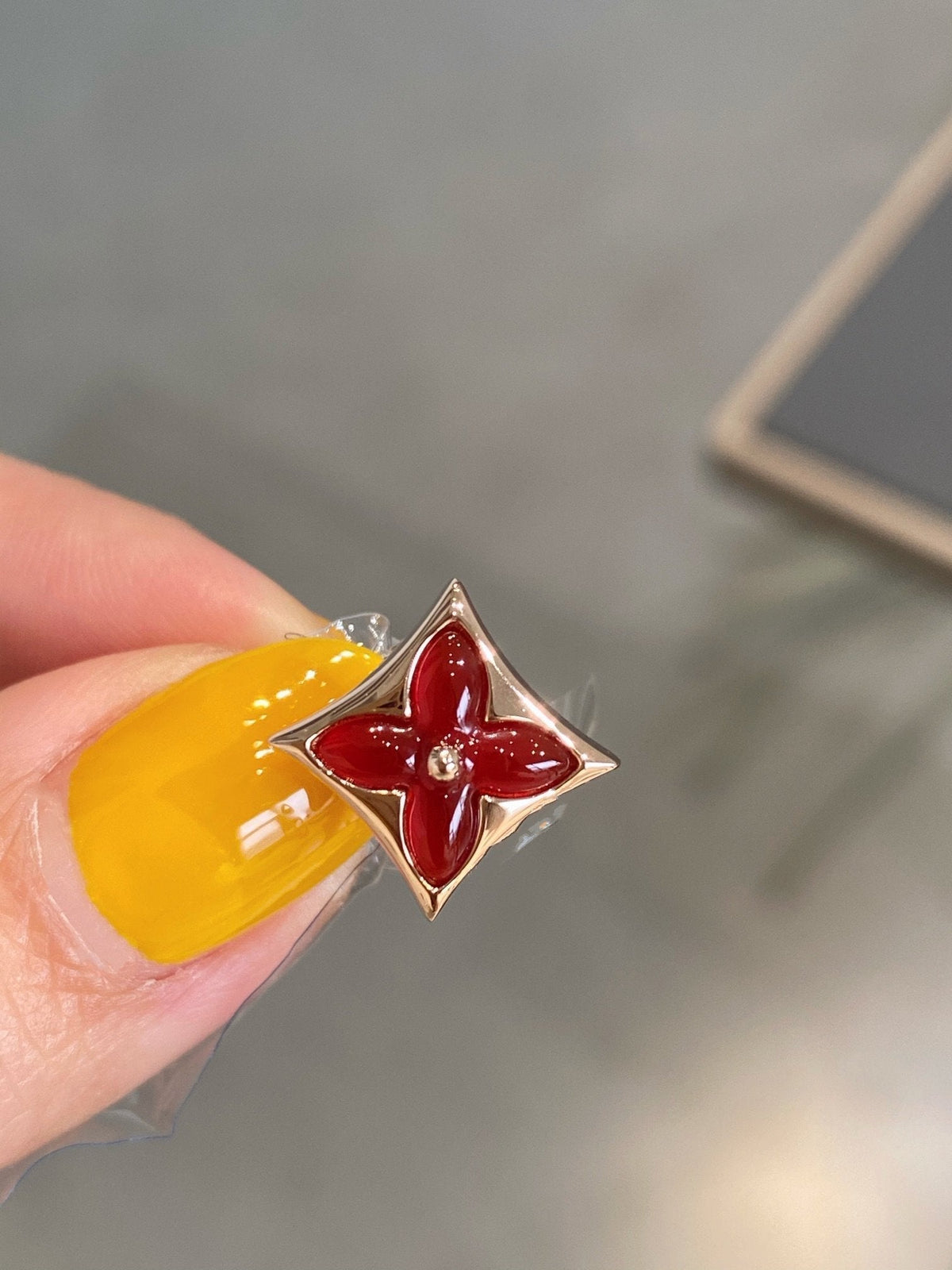 [Sophire Jewelry ]STAR AND SUN PINK GOLD CARNELIAN STUD EARRINGS