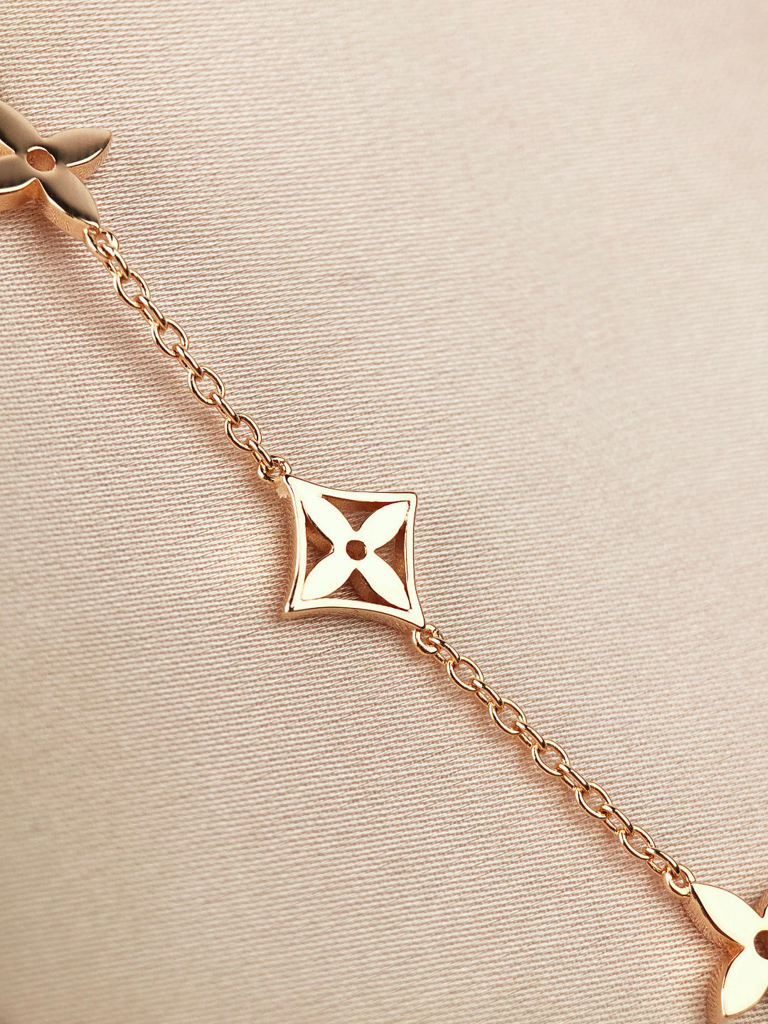 [Sophire Jewelry ]STAR AND SUN 7 MOTIFS GOLD BRACELET